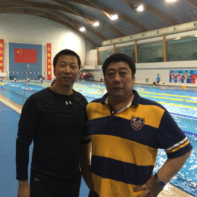 韩冰岩，中国国家游泳队副总教练，五次奥运会教练。

Han bing yan, Chinese national swimming team
assistant head coach, five times Olympic coach.